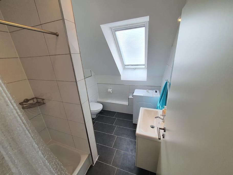 Apartment Kiel-russee Familienwohnung, Lademoeglichkeit, Co2 Frei
